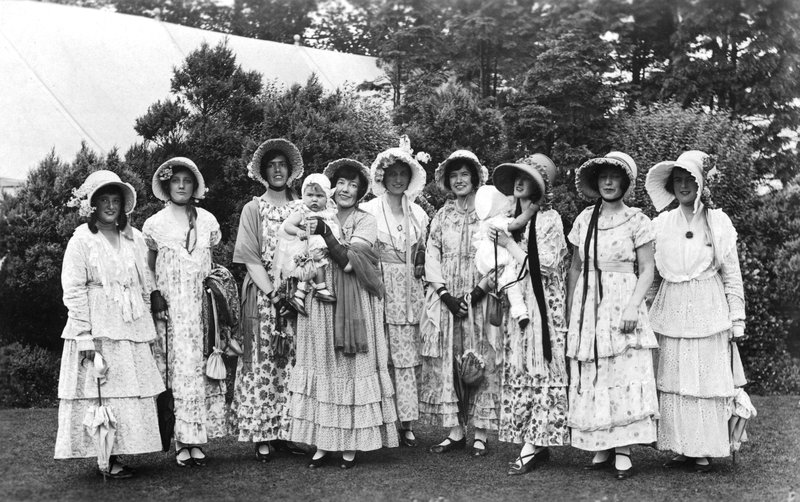 Women perofrmers in Carlisle pageant 1928