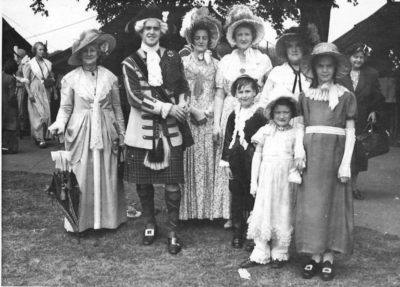 Carlisle Pageant 1951, Image of Ken Ogilvie as Bonnie Prince Charlie and some admirers