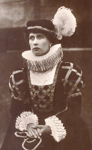Lady Carlisle in the role of Mary Queen of Scots at the Carlisle Pageant, 1928