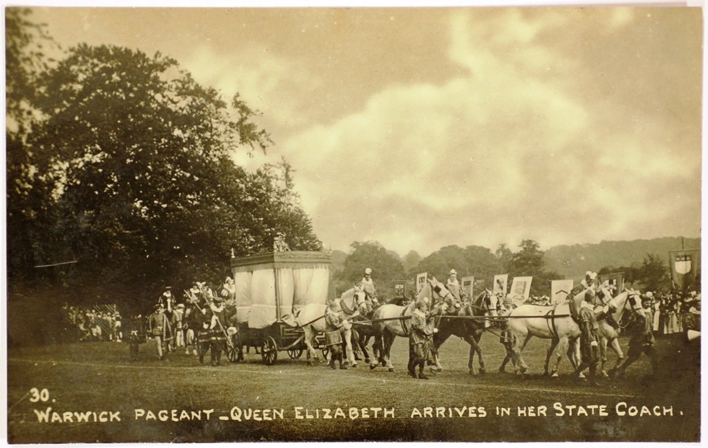 Postcard: "Queen Elizabeth Arrives": Warwick Record Office: CR2409/8/9